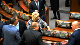 Комуністів і регіоналів дратує навіть напис, який нагадує про особисте голосування Комуністів і регіоналів дратує навіть напис, який нагадує про особисте голосування