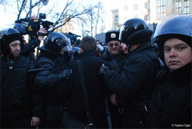 На Банкову стягують міліцію і “Беркут”? На Банкову стягують міліцію і “Беркут”?