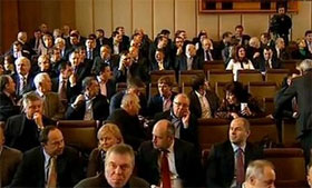 Деградація. Тепер нардепи можуть ухвалювати закони на зборах хоч на пляжі Деградація. Тепер нардепи можуть ухвалювати закони на зборах хоч на пляжі