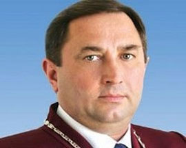 Янукович задовольнив заяву судді КС про відставку Янукович задовольнив заяву судді КС про відставку