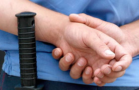 Влада мобілізує міліцію і чиновників на свою підтримку Влада мобілізує міліцію і чиновників на свою підтримку