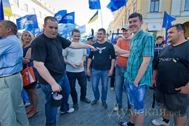 Прем’єр Азаров публічно заборонив примусову участь освітян у політичних акціях Прем’єр Азаров публічно заборонив примусову участь освітян у політичних акціях