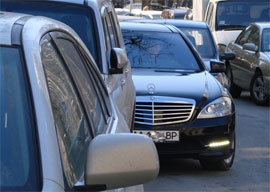 Нардеп-ударівець зазіхнув на круті номери на автівках колег і чиноовників Нардеп-ударівець зазіхнув на круті номери на автівках колег і чиноовників