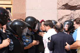 Сутичку перед Київрадою спровокували неадекватні дії міліцейського спецназу