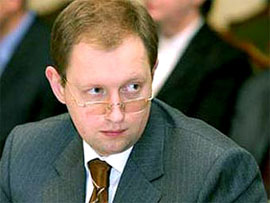 Яценюк не впевнений, що друга Азарова притягнуть до відповідальності