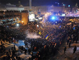 Влада вночі вирішила зачистити Майдан. Облога триває Влада вночі вирішила зачистити Майдан. Облога триває