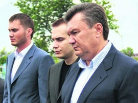 Швейцарська прокуратура порушила кримінальну справу про відмивання грошей на Януковича та його сина Олександра Швейцарська прокуратура порушила кримінальну справу про відмивання грошей на Януковича та його сина Олександра