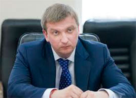Міністр свідомо пімініяє поняття?