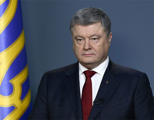 Порошенко повідомив про видворення 13 російських дипломатів
