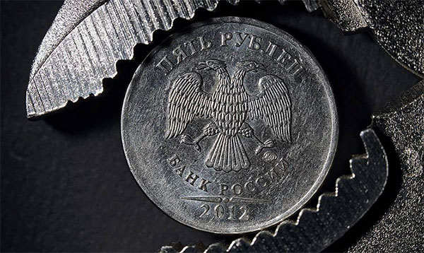 Санкції США спричинили обвал рубля і фондового ринку РФ