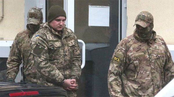 Політв’язні Кремля. “Омбудсмен” Криму про моряків: їм видали капці, умови нормальні