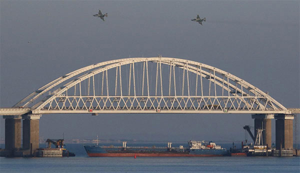 Російський флот не розблокував Керченську протоку
