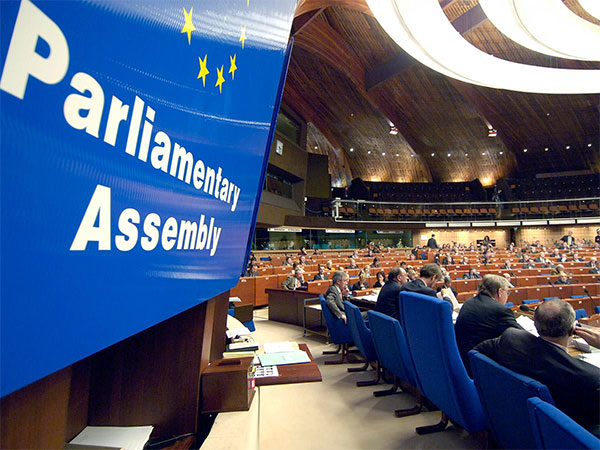 У МЗС України заперечили, що зобов’язані запрошувати ПАРЄ на вибори