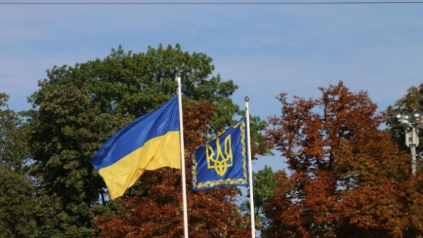 На Софійській площі урочисто підняли Державний Прапор