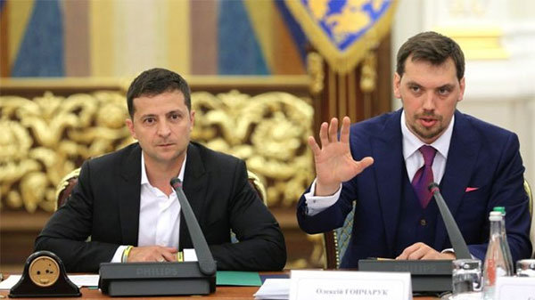 Зеленський роздав завдання: ринок землі, легалізація видобутку бурштину, дешеві кредити