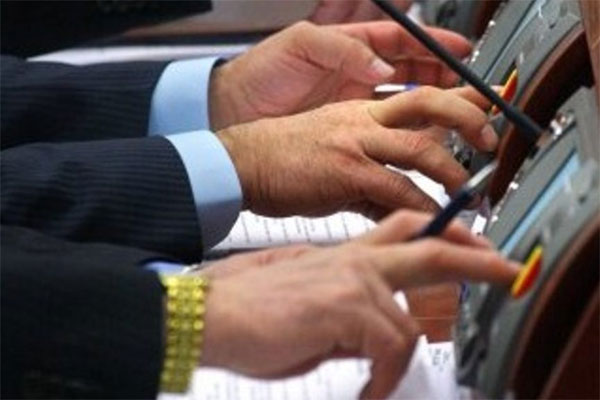Парламент достроково припинив повноваження ЦВК