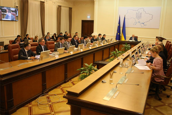 Уряд ухвалив низку рішень, що мають убезпечити українців від COVID-19