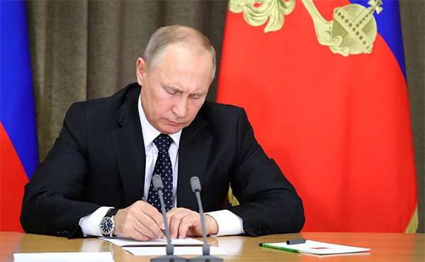 Путін підписав закон про визнання українців та білорусів «носіями російської мови»