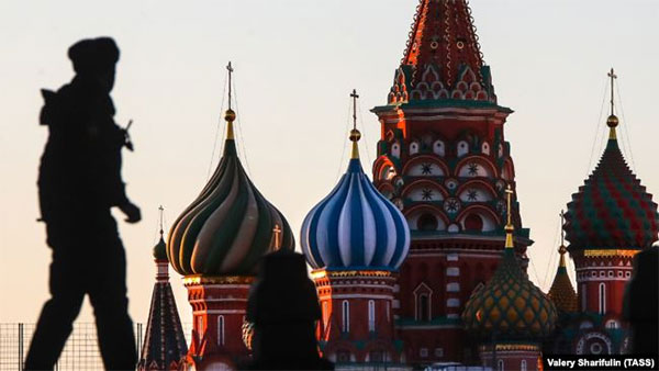 У Росії відкрили справу проти коміка, який жартома пов’язав вибух у Новосибірську й коронавірус