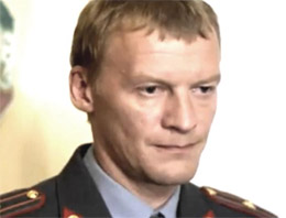 Олексій Серебряков в ролі оперуповноваженого МУРа майора Шахова, що розслідує справу “радянської мафії” в серіалі “Мисливці за діамантами” 