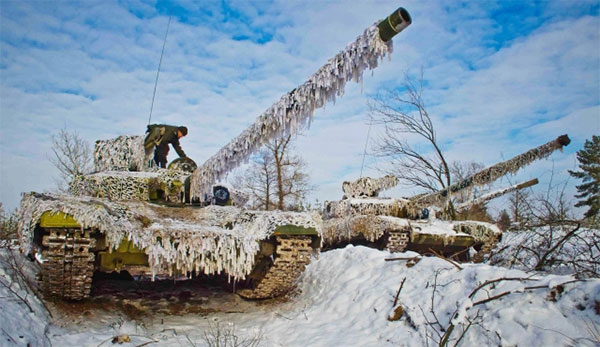 Російські війська розміщають озброєння і техніку, ігноруючи Мінськ