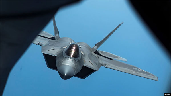 ВПС США двічі піднімали винищувачі F-22 через російські навчання біля Гаваїв