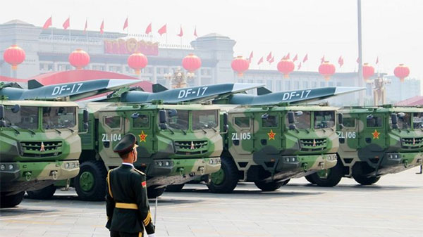 На нещодавньому військовому параді у Китаї показали платформи для гіперзвукових ракет