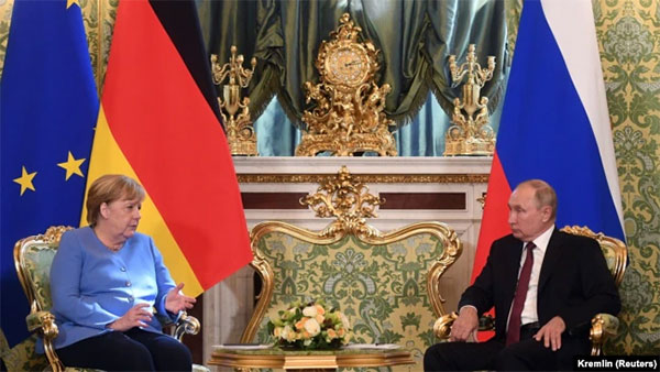 Меркель просить Путіна допомогти розвʼязати кризу на кордоні Білорусі та Польщі