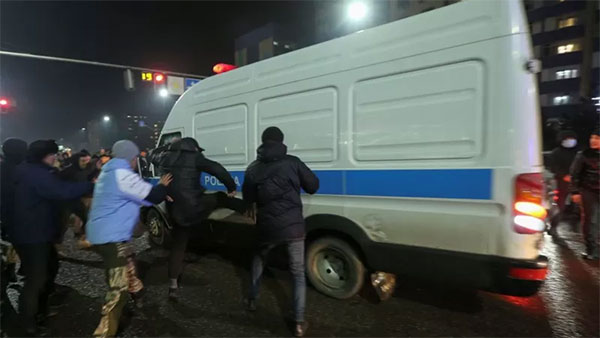 Влада Казахстану повідомила про 164 загиблих у протестах