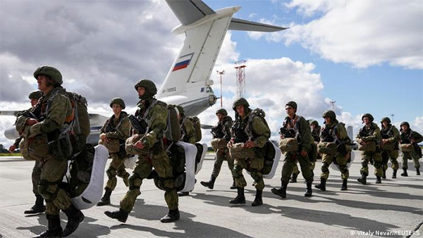 До Білорусі продовжують прибувати російські військові і техніка