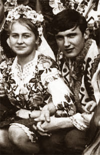 Володя Івасюк зі своєю одногрупницею Марією Соколовською-Марчук, якій він присвятив пісню «Червона рута». Фото невідомого студента-медика. З архіву Марії Соколовської.
Володя Івасюк зі своєю одногрупницею Марією Соколовською-Марчук, якій він присвятив пісню «Червона рута». Фото невідомого студента-медика. З архіву Марії Соколовської.