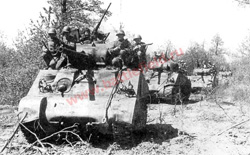 Червоноармійці на M4 «General Sherman» виконують бойову задачу Червоноармійці на M4 «General Sherman» виконують бойову задачу