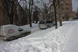 Волонтери на повнопривідних машинах безкоштовно витягували з заносів тих, хто потребував допомоги