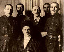 Гетьман в оточенні соратників (1918 рік)