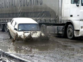 Дорога в нікуди: ями витрушують мізки?