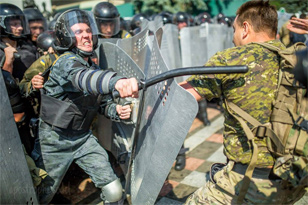 Про вибух гранати, повноваження Президента і революції