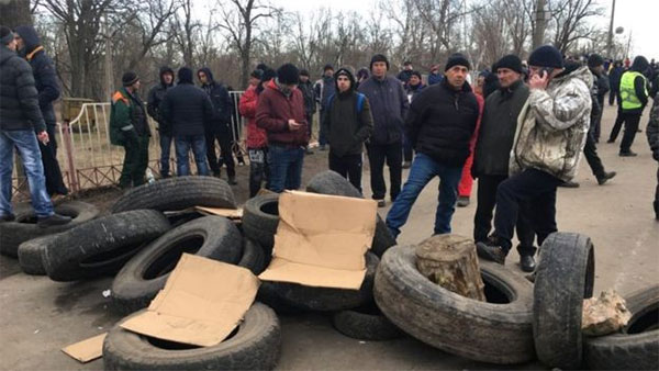 Протестувальники у Нових Санжарах