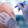 Зараження коронавірусом після щеплення можливе, але вакцинація рятує життя
