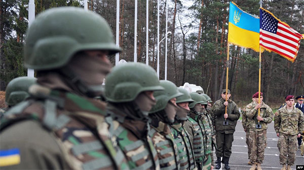 Завдання для України: готуватися на два фронти, воювати – на один